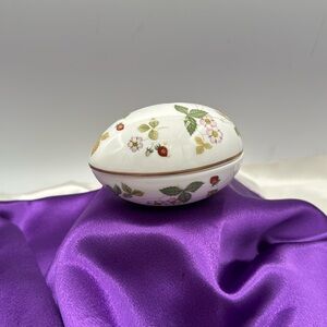 WEDGWOOD "Wild Strawberries" Egg Shape Bone China Trinket Box with Lid